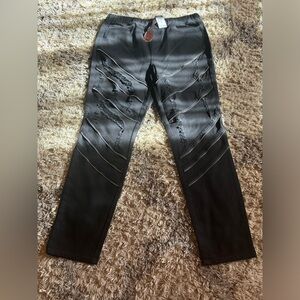 Pull on skinny jeans with zipper details and destruction